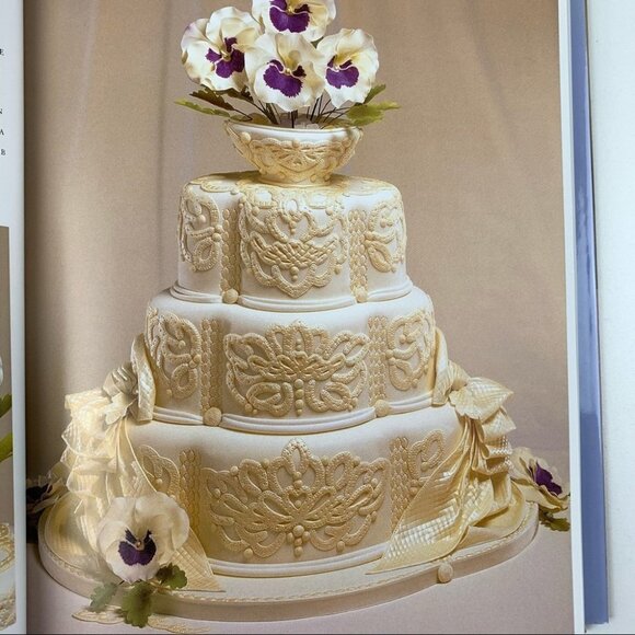 Romantic Wedding Cakes Cookbook - Picture 7 of 12